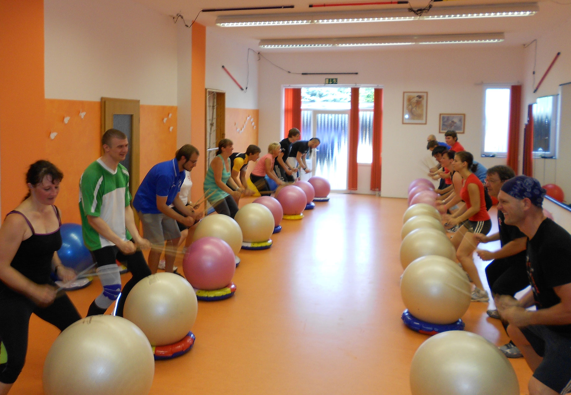 Latin Dance - Drums - klassisches Step - Aerobic -Trampolin ...eine Stunde nach Wunsch
